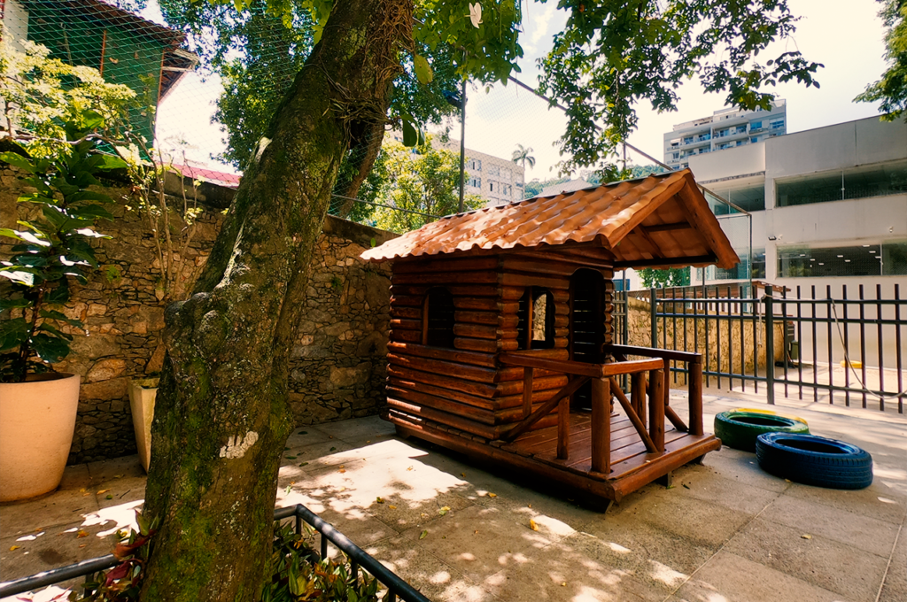 Casinha de Madeira Centro Educacional Miraflores Unidade Laranjeiras